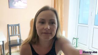 Cam girl brunetta che si masturba in camera