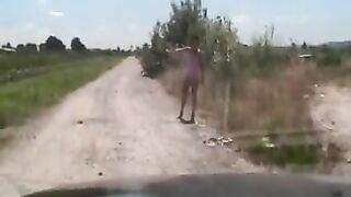 Anteprima del video: Carica una battona in campagna e assieme scopano