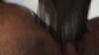 Regalo un negro a mia moglie per l'anniversario