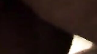 Moglie cicciona scopa l'amante