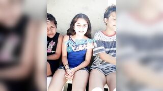 In cam con tre giovani diciottenni lesbiche