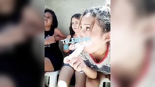 In cam con tre giovani diciottenni lesbiche