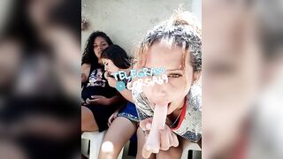 In cam con tre giovani diciottenni lesbiche