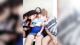 In cam con tre giovani diciottenni lesbiche