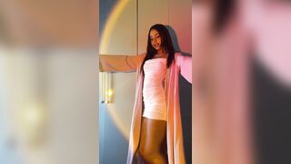 In mostra su tiktok per catturare segaioli