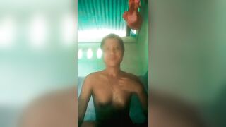 Calda teen indiana mostra la sua fica