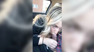 Pompino in macchina davanti al supermercato