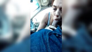 Un puttaniere cattura una giovane troietta