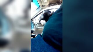 Un puttaniere cattura una giovane troietta