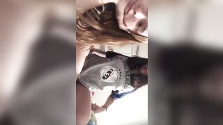 Diciottenni ispaniche si divertono su chatroulette