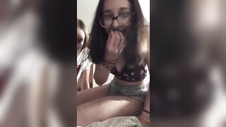 Diciottenni ispaniche si divertono su chatroulette