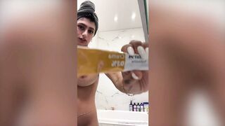 La vlogeer fa la diretta per le sue followers