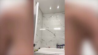 La vlogeer fa la diretta per le sue followers