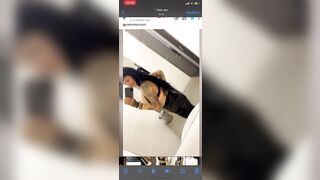 Vanitosa troia italiana tatuata fa una diretta