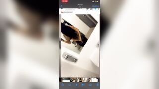 Vanitosa troia italiana tatuata fa una diretta