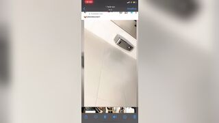 Vanitosa troia italiana tatuata fa una diretta