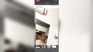 Vanitosa troia italiana tatuata fa una diretta