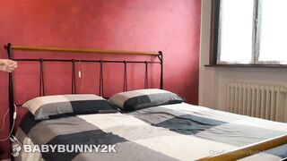 Biondina italiana gode scopata da un toro romano