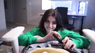 Anteprima del video: Teen porca sa come soddisfare il maiale