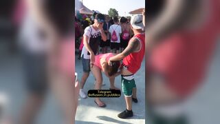 Sesso in pubblico al rave party