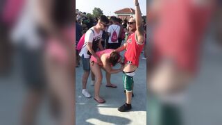 Sesso in pubblico al rave party