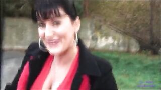 La tettona sulla panchina