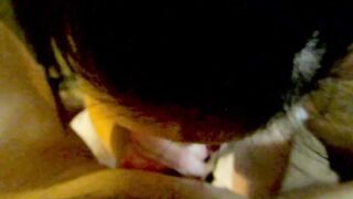 Anette prova il suo nuovo giocattolo