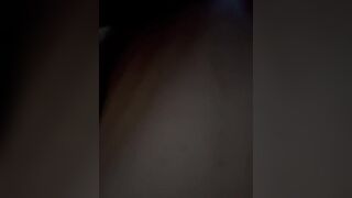 Il BULL lega mia moglie e le infila la lingua nel culo