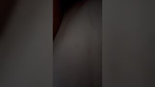 Il BULL lega mia moglie e le infila la lingua nel culo