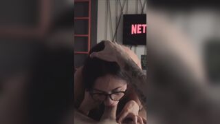 La fidanzata si fa una bella scorpacciata di cazzo