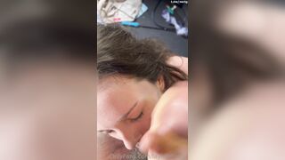 Teen tettona succhia e viene sborrata in faccia