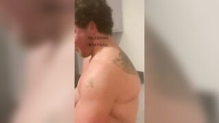 Puttaniere straniero con due mignotte bionde