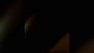 Cindy mostra chiappone e figa pelosa