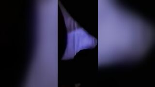 Cindy mostra chiappone e figa pelosa