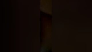 Cindy mostra chiappone e figa pelosa