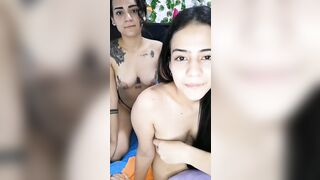 Me la spasso in cam con due porcelle lesbiche