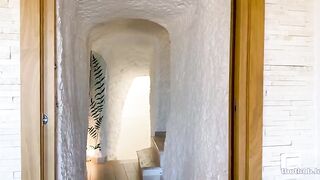 Martina Smeraldi scopata da un toro