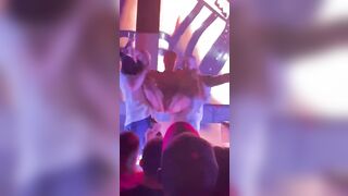 Martina Smeraldi si masturba per il pubblico