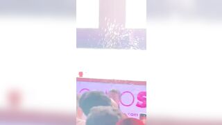 Martina Smeraldi si masturba per il pubblico