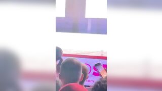 Martina Smeraldi si masturba per il pubblico