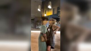 Anteprima del video: Milf lesbiche fanno le zoccole al bar