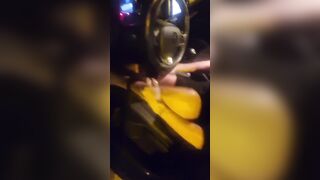 Marilena Pecora Nera Pescara si toglie le mutandine in macchina