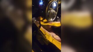 Marilena Pecora Nera Pescara si toglie le mutandine in macchina