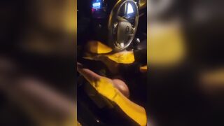 Marilena Pecora Nera Pescara si toglie le mutandine in macchina