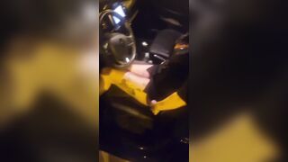 Marilena Pecora Nera Pescara si toglie le mutandine in macchina