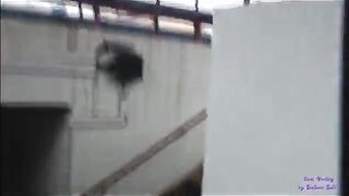 Giovane biondina catturata e inculata in stazione