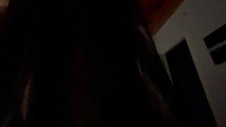 Quando il marito non c’è la porcella saltella sul mio uccello