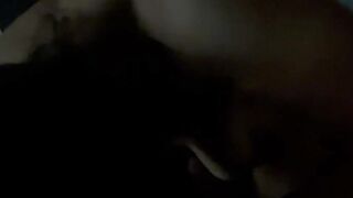 Quando il marito non c è la porcella succhia e si disseta con il mio uccello