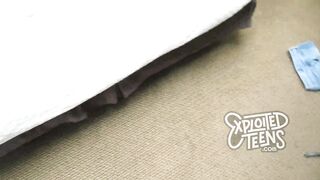 Questa diciottenne asiatica è nuova al porno