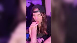 Alla vista del cazzo la fica mi si bagna tutta